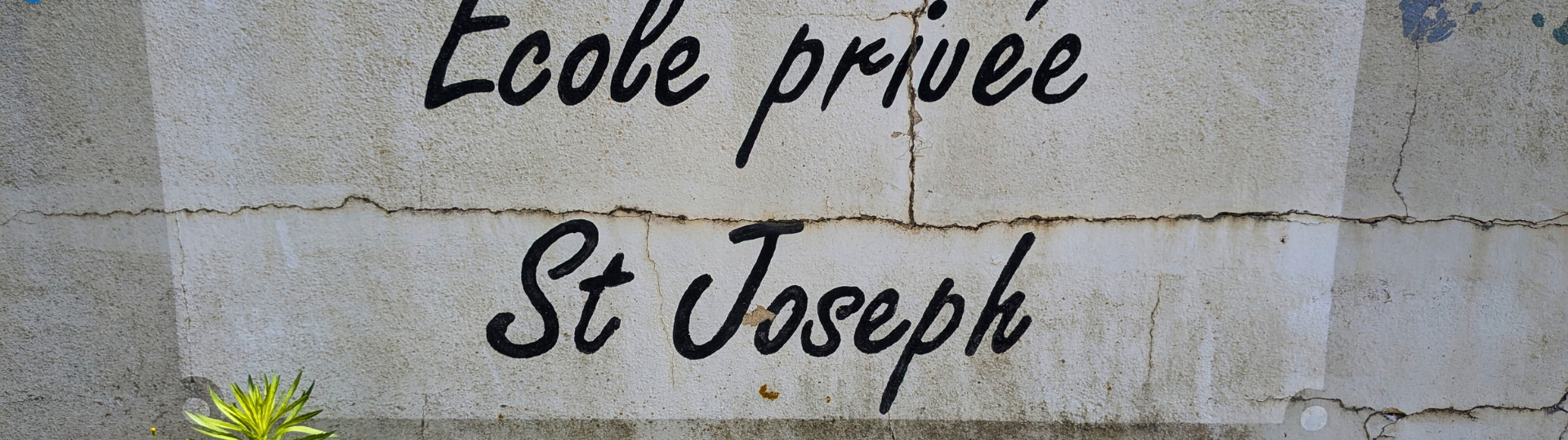 Motif peint à l'entrée de l'école