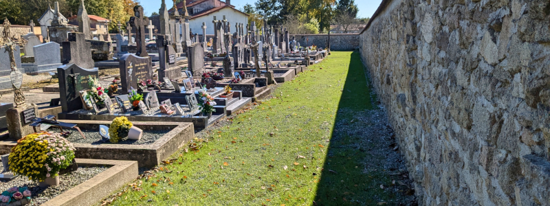 Photo du cimetière en cours d'engazonnement