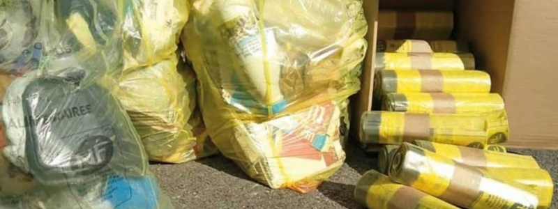 Rouleaux de sacs jaunes