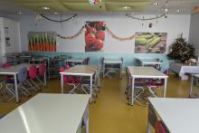 Intérieur du restaurant scolaire
