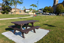 Table de pique-nique à l'espace Jacques Pidoux