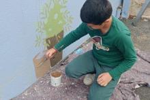 Peinture de la fresque des toilettes publiques