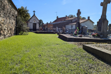 Photo du cimetière en cours d'engazonnement