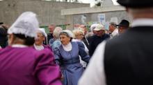 Le groupe "La Guérouée du Bocage" en train de danser