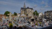Photo du cimetière et de l'église en arrière plan