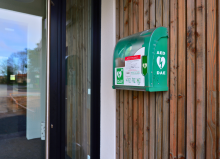 Défibrillteur à l'extérieur de la salle annexe